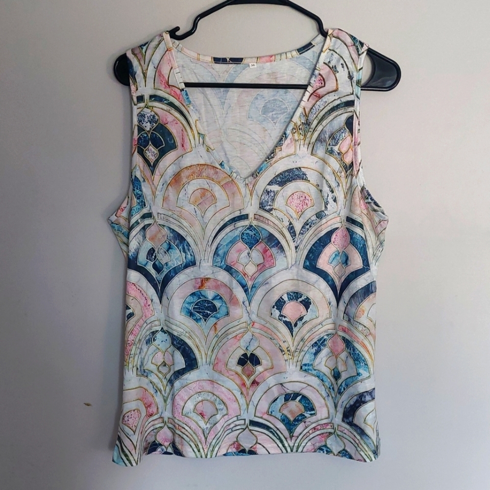 Women's sleeveless top. Size M. Multi color.